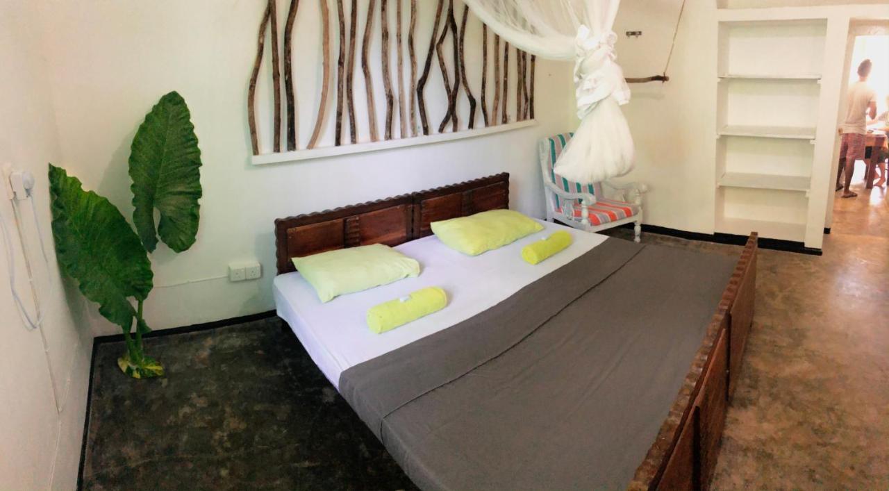 Circus Lagoon Hideaway Bed & Breakfast Dodanduwa Eksteriør bilde