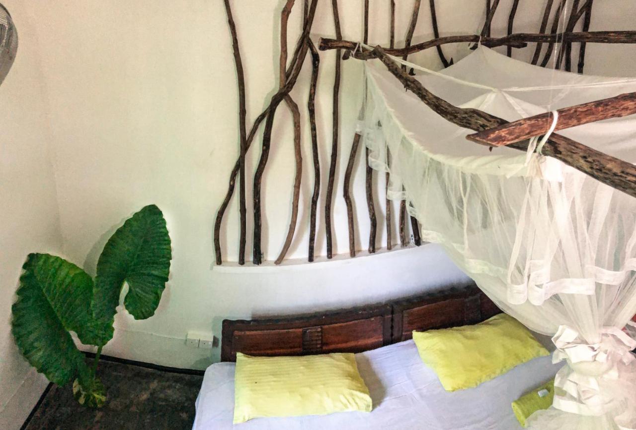 Circus Lagoon Hideaway Bed & Breakfast Dodanduwa Eksteriør bilde