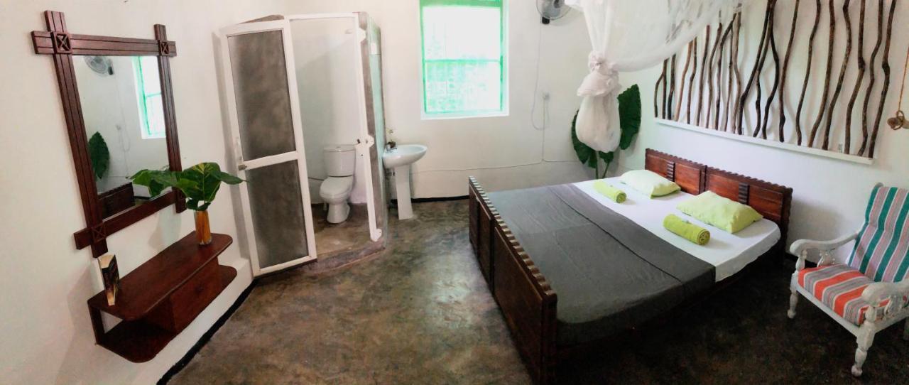 Circus Lagoon Hideaway Bed & Breakfast Dodanduwa Eksteriør bilde