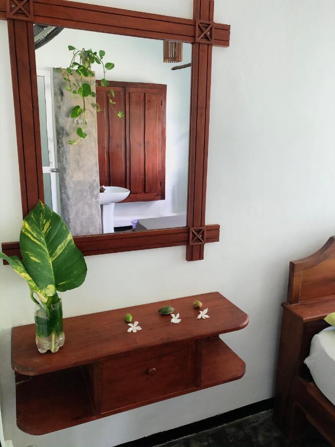 Circus Lagoon Hideaway Bed & Breakfast Dodanduwa Eksteriør bilde