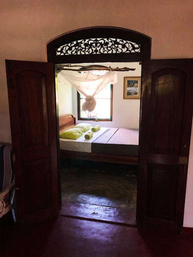 Circus Lagoon Hideaway Bed & Breakfast Dodanduwa Eksteriør bilde