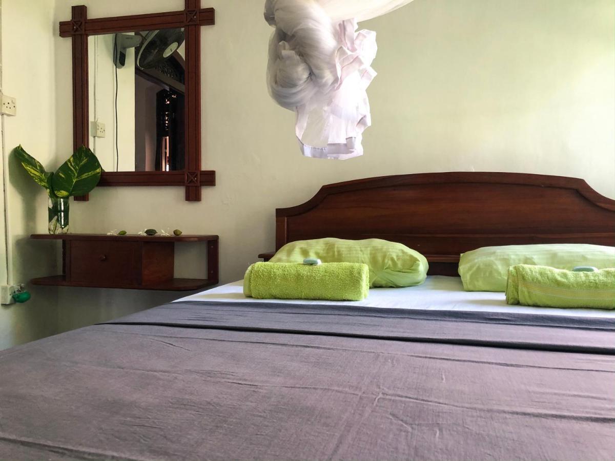 Circus Lagoon Hideaway Bed & Breakfast Dodanduwa Eksteriør bilde