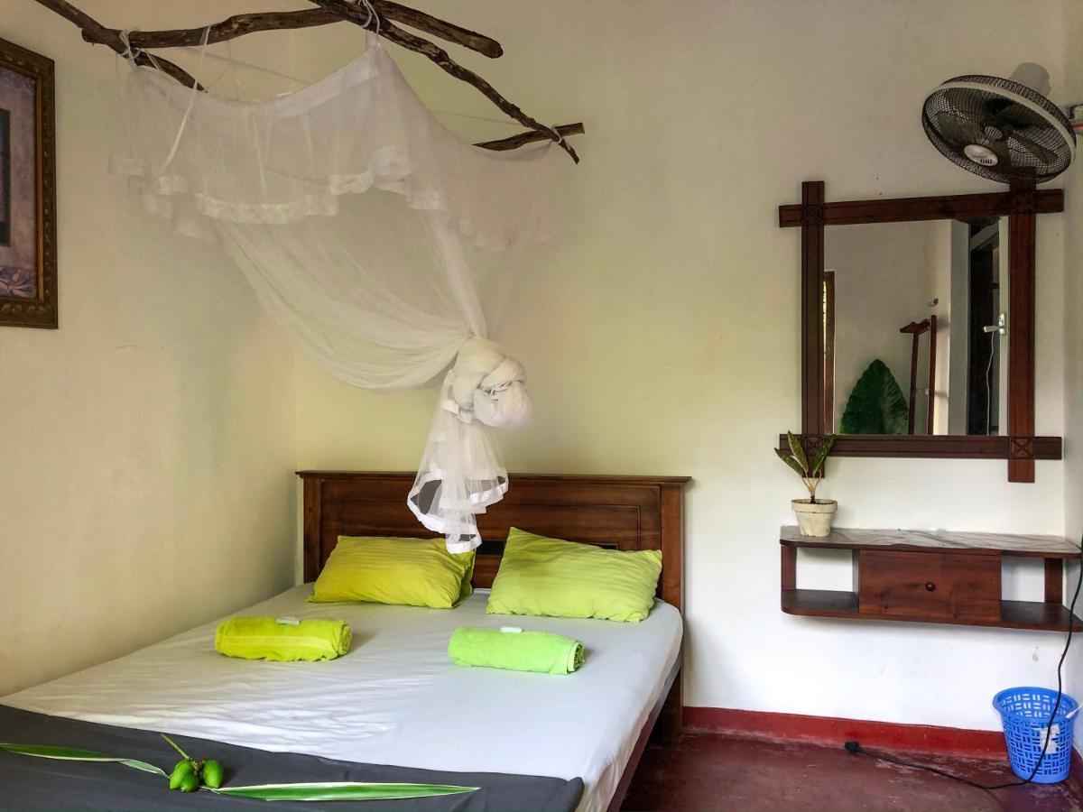 Circus Lagoon Hideaway Bed & Breakfast Dodanduwa Eksteriør bilde