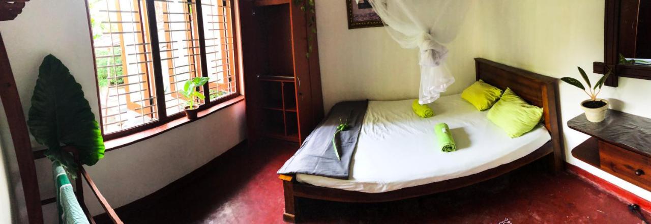 Circus Lagoon Hideaway Bed & Breakfast Dodanduwa Eksteriør bilde
